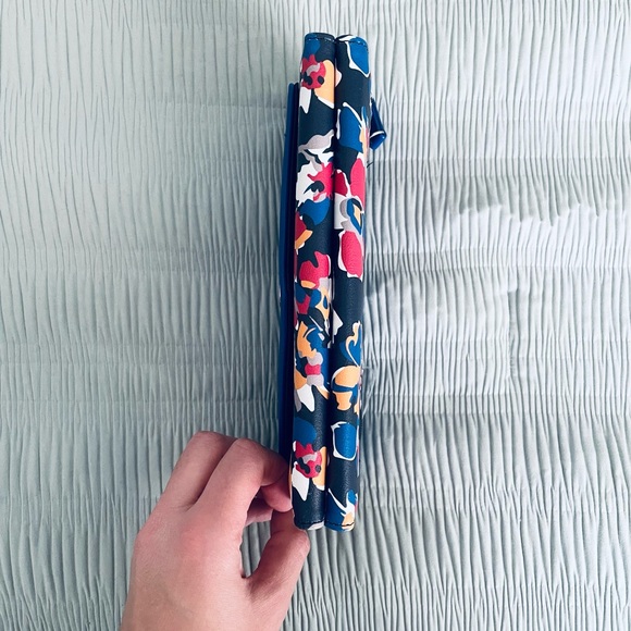 NWOT Nautica Blue and Floral Print ID Safe Wallet - Picture 5 of 6